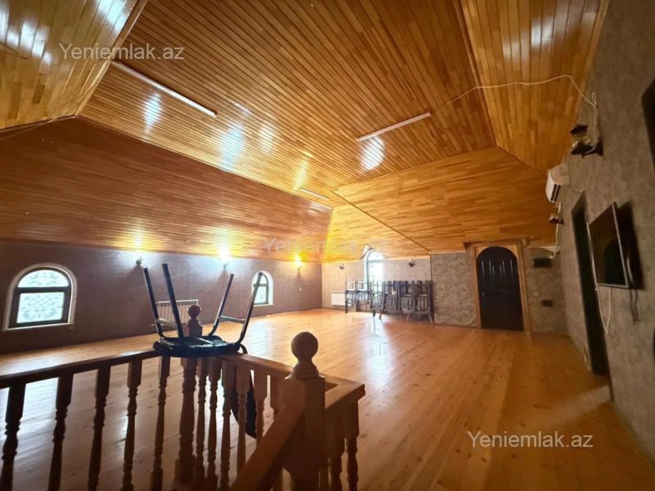 Satılır 9 otaqlı həyət evi 450 m²