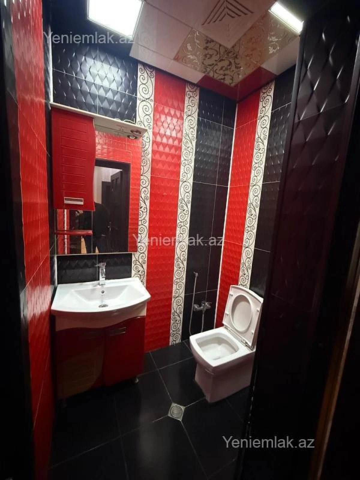 Satılır 9 otaqlı həyət evi 450 m²