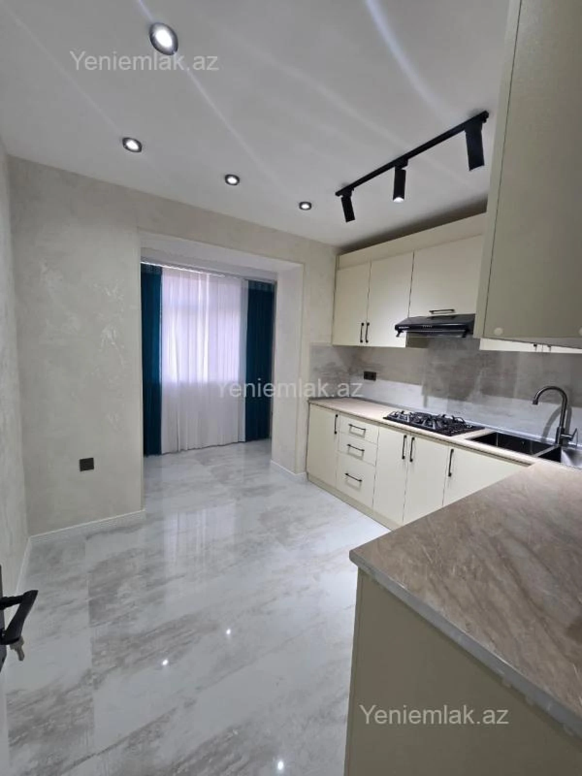 Satılır 3 otaqlı köhnə tikili 80 m²