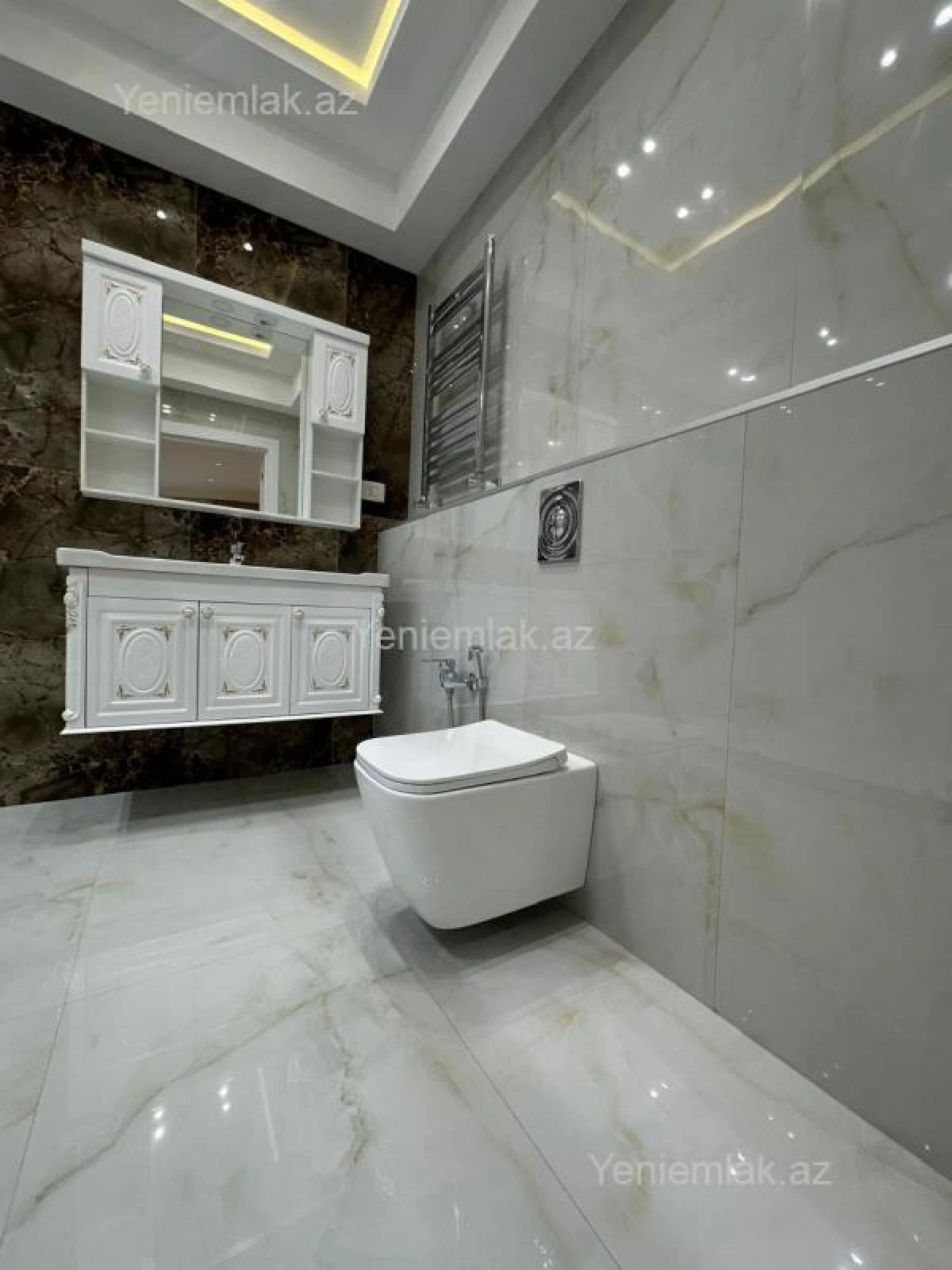 Satılır 4 otaqlı yeni tikili 220 m²