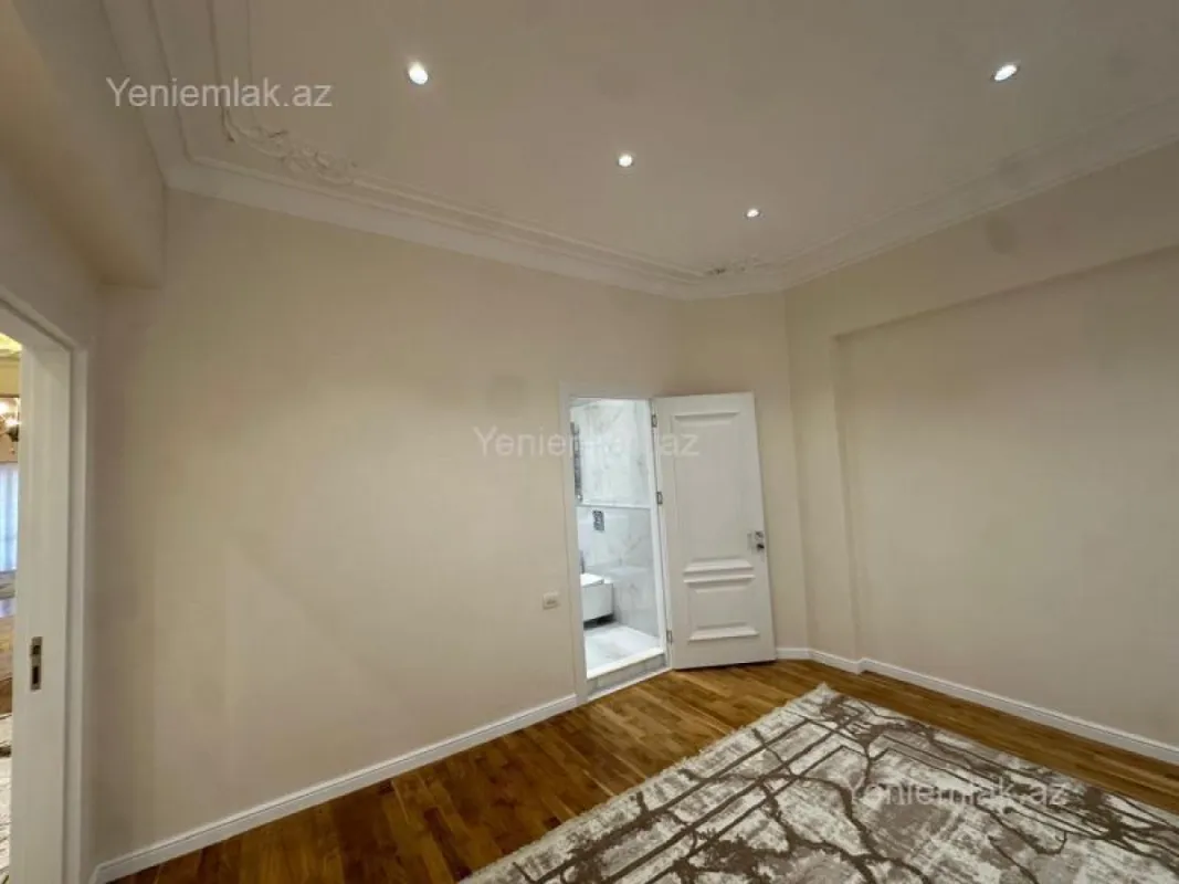 Satılır 4 otaqlı yeni tikili 220 m²