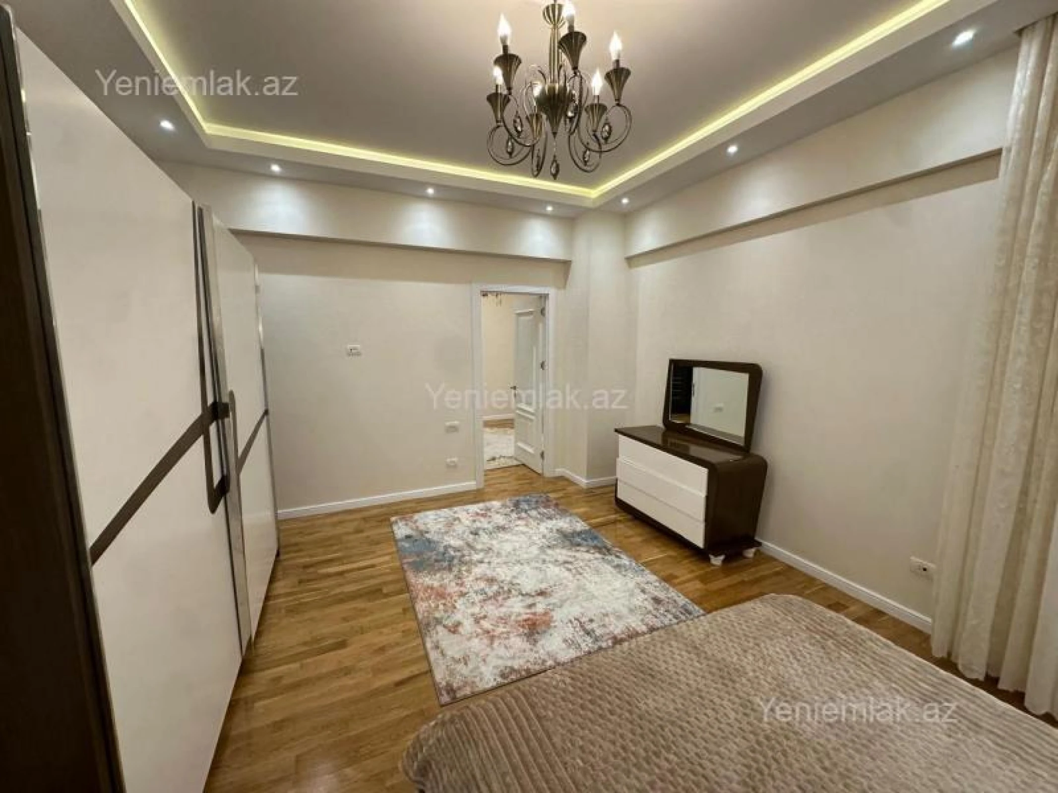Satılır 4 otaqlı yeni tikili 220 m²