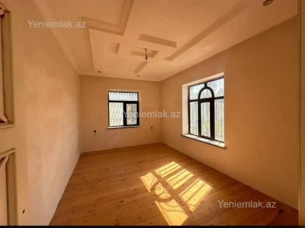 Satılır 9 otaqlı həyət evi 330 m²