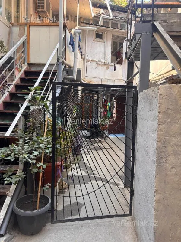 Satılır 3 otaqlı köhnə tikili 75 m²