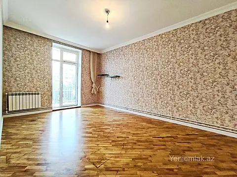 Satılır 3 otaqlı köhnə tikili 95 m²