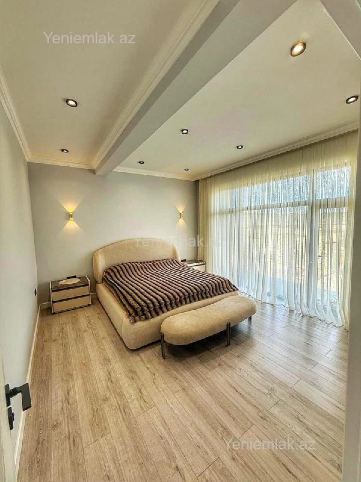 Satılır 8 otaqlı həyət evi 400 m²