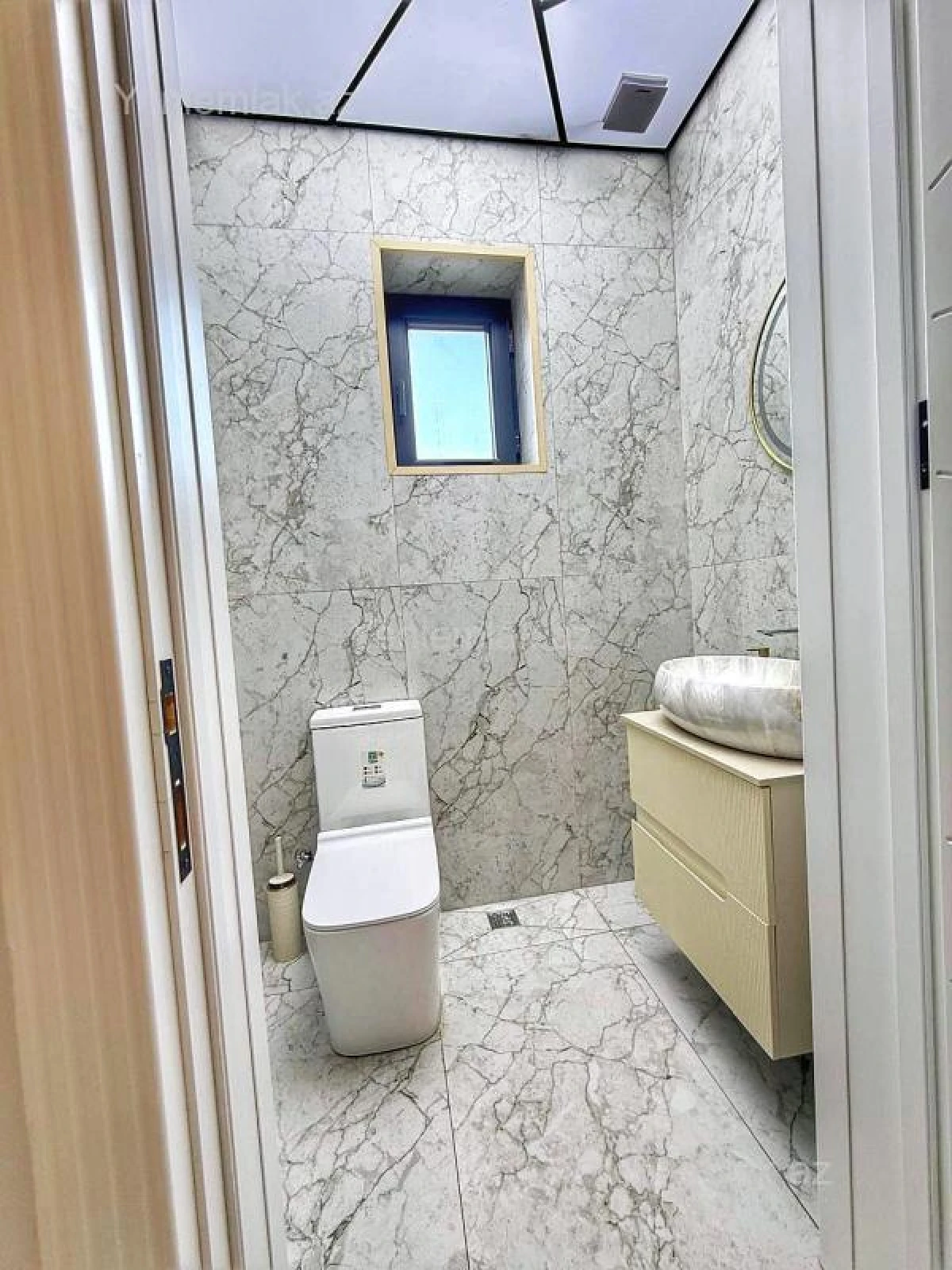 Satılır 8 otaqlı həyət evi 400 m²