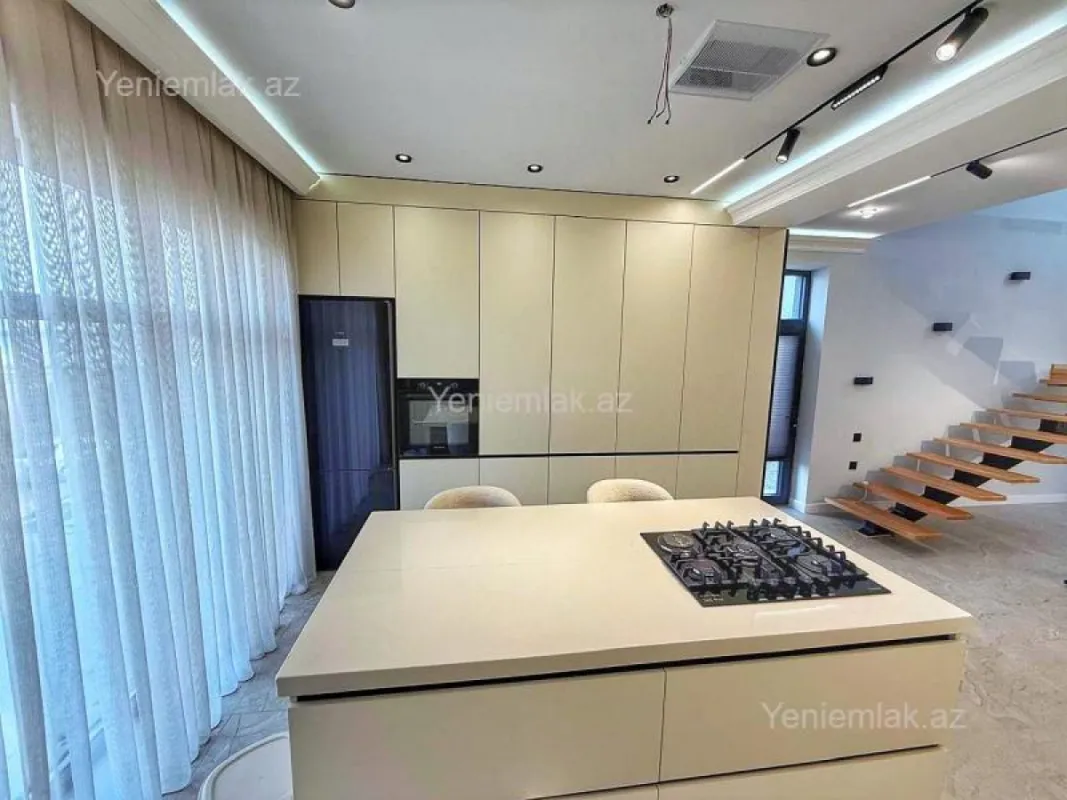 Satılır 8 otaqlı həyət evi 400 m²