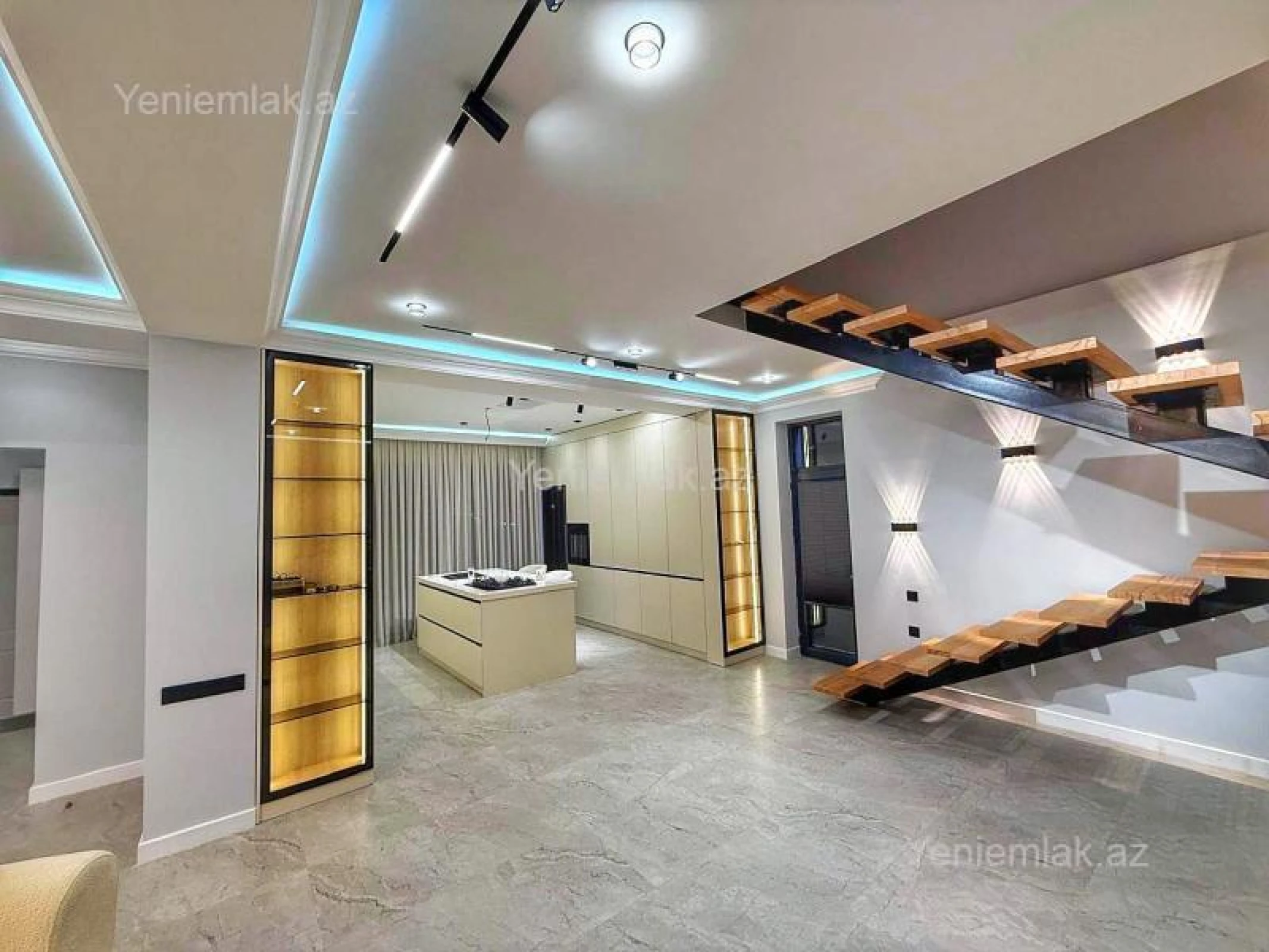 Satılır 8 otaqlı həyət evi 400 m²