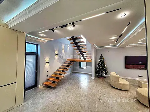 Satılır 8 otaqlı həyət evi 400 m²