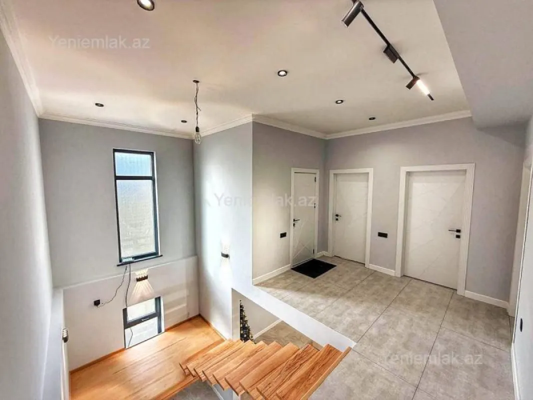 Satılır 8 otaqlı həyət evi 400 m²