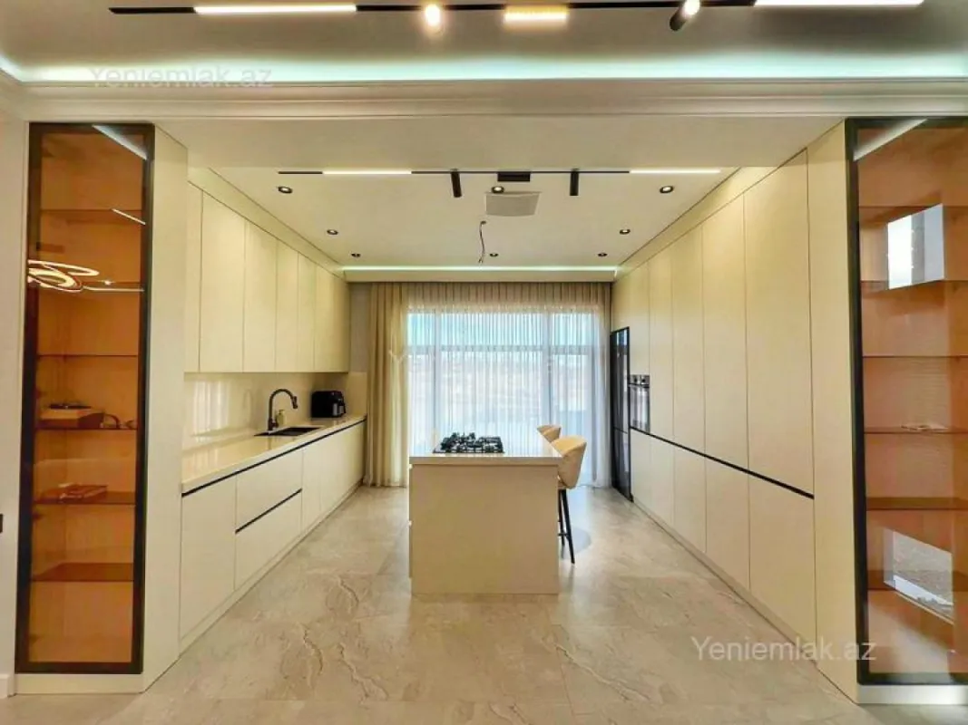 Satılır 8 otaqlı həyət evi 400 m²