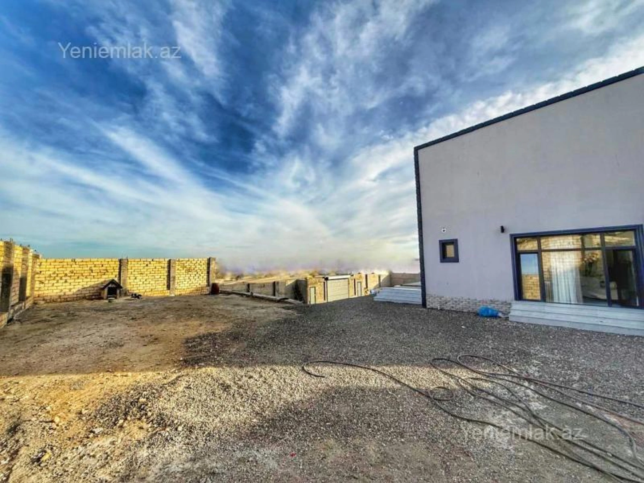 Satılır 8 otaqlı həyət evi 400 m²
