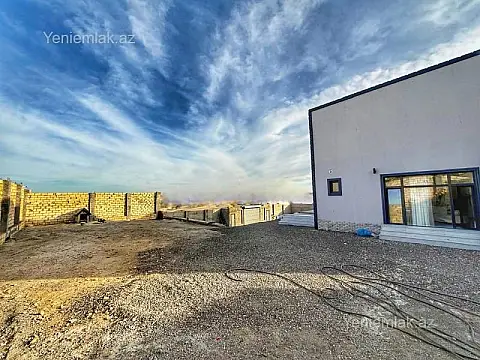 Satılır 8 otaqlı həyət evi 400 m²