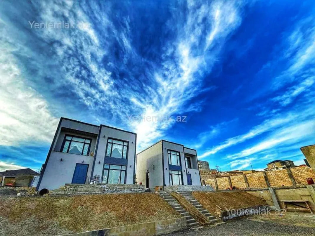 Satılır 8 otaqlı həyət evi 400 m²