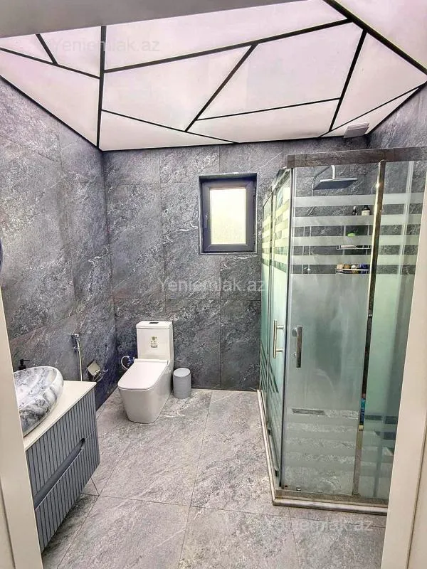 Satılır 8 otaqlı həyət evi 400 m²