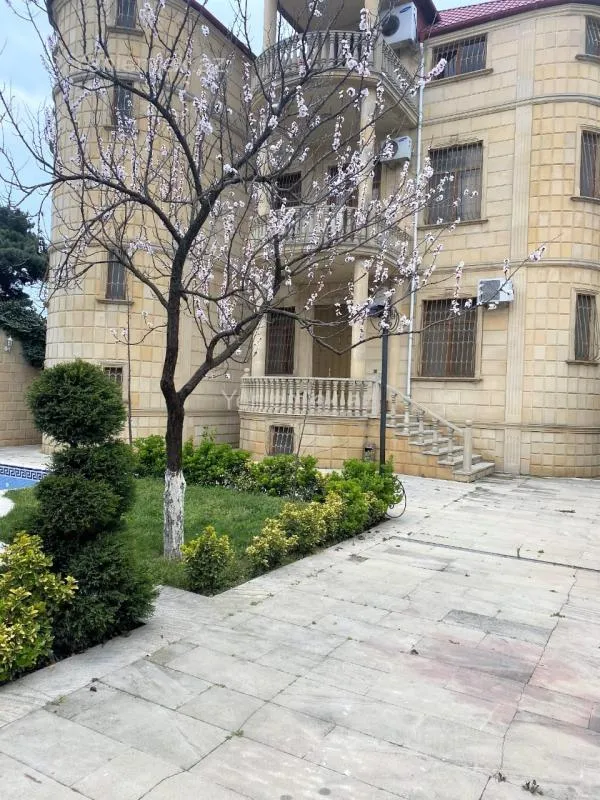 Satılır 6 otaqlı həyət evi 350 m²