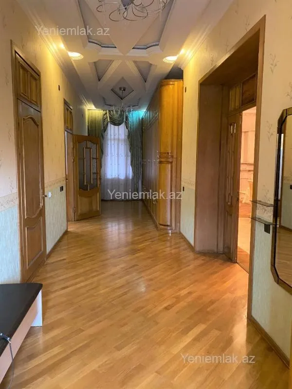 Satılır 6 otaqlı həyət evi 350 m²