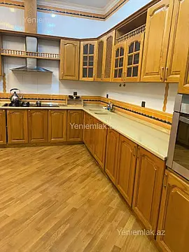 Satılır 6 otaqlı həyət evi 350 m²