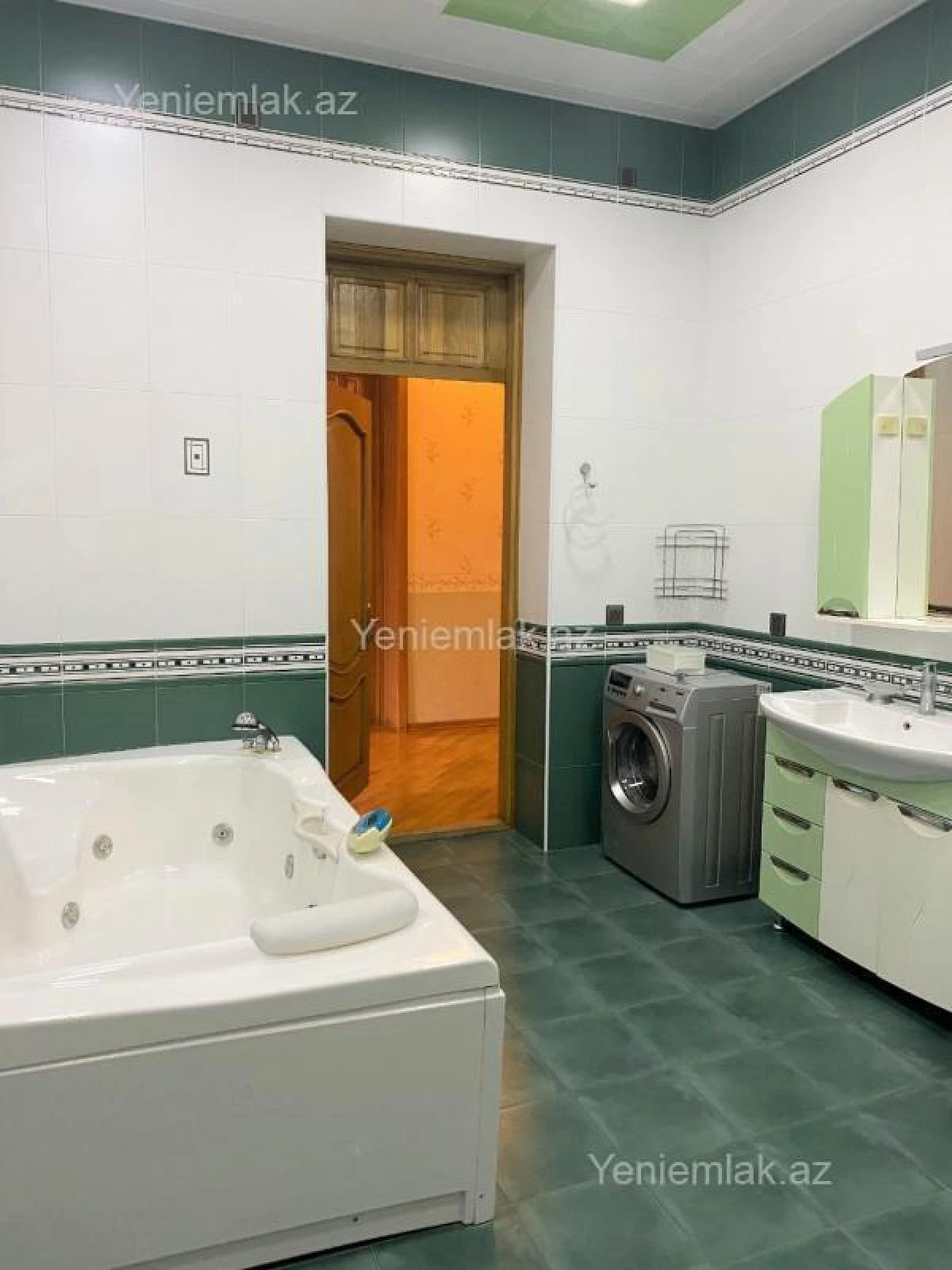 Satılır 6 otaqlı həyət evi 350 m²