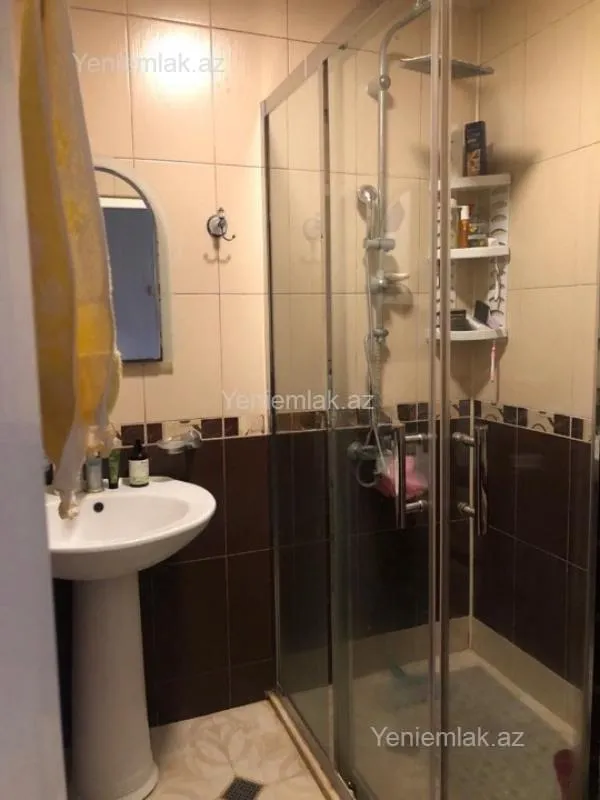 Satılır 2 otaqlı köhnə tikili 65 m²