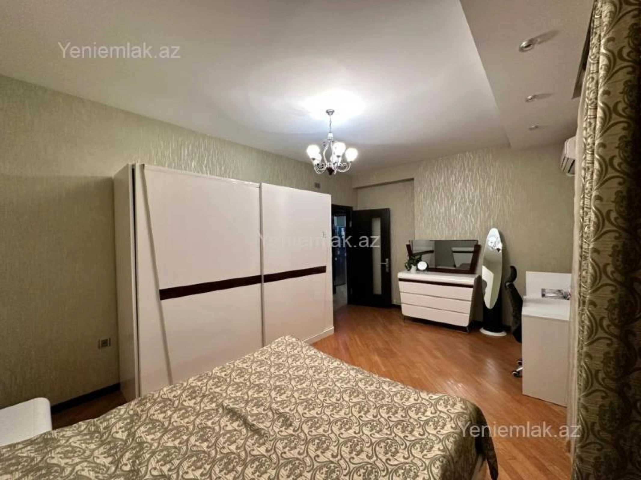 Satılır 3 otaqlı yeni tikili 130 m²