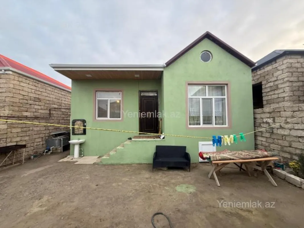 Satılır 3 otaqlı həyət evi 100 m²