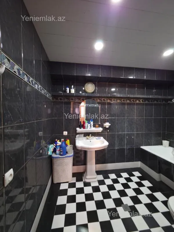 Satılır 3 otaqlı köhnə tikili 115 m²