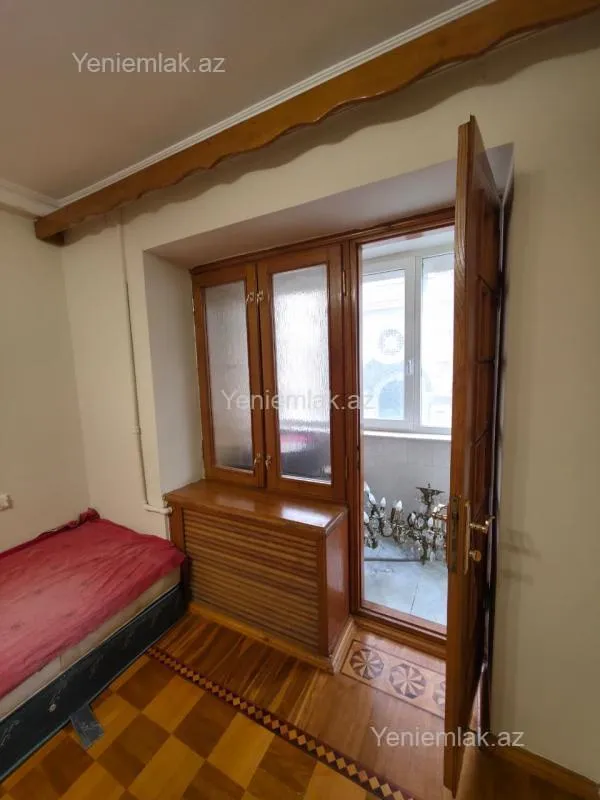 Satılır 3 otaqlı köhnə tikili 115 m²