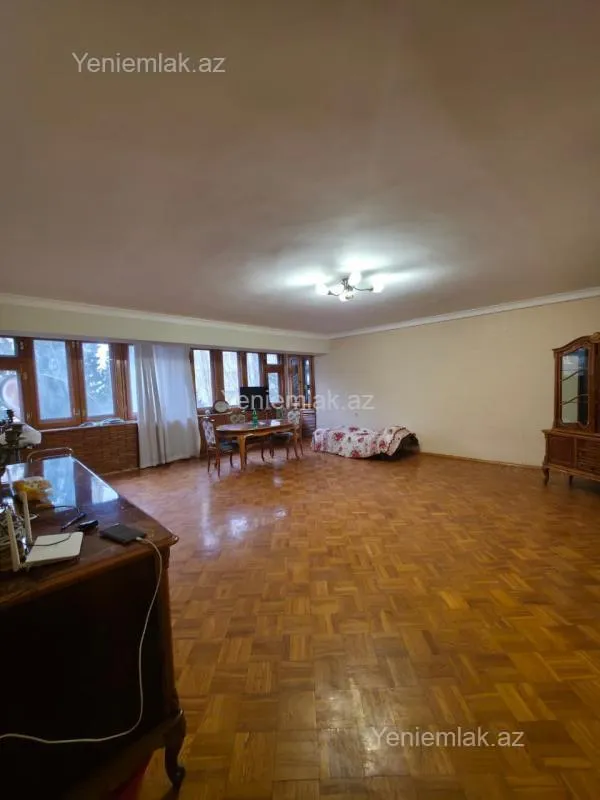 Satılır 3 otaqlı köhnə tikili 115 m²