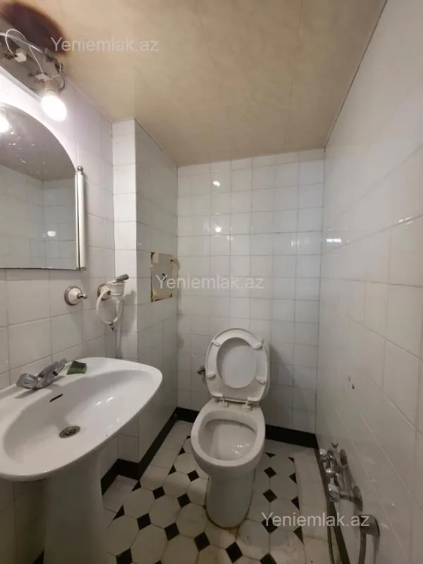 Satılır 3 otaqlı köhnə tikili 115 m²