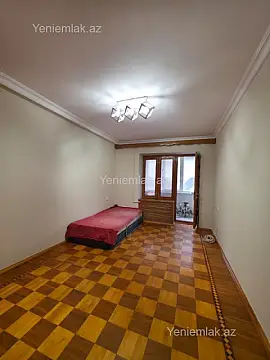 Satılır 3 otaqlı köhnə tikili 115 m²