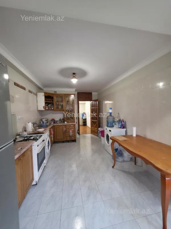 Satılır 3 otaqlı köhnə tikili 115 m²