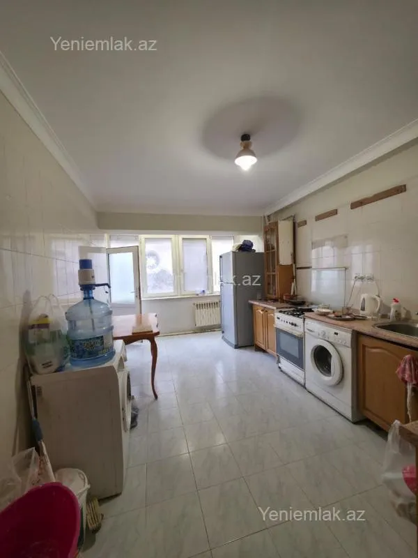 Satılır 3 otaqlı köhnə tikili 115 m²