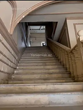 Satılır 2 otaqlı köhnə tikili 100 m²