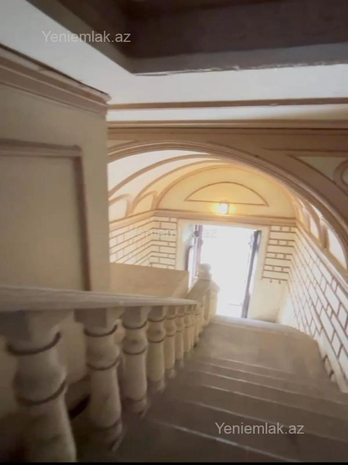 Satılır 2 otaqlı köhnə tikili 100 m²