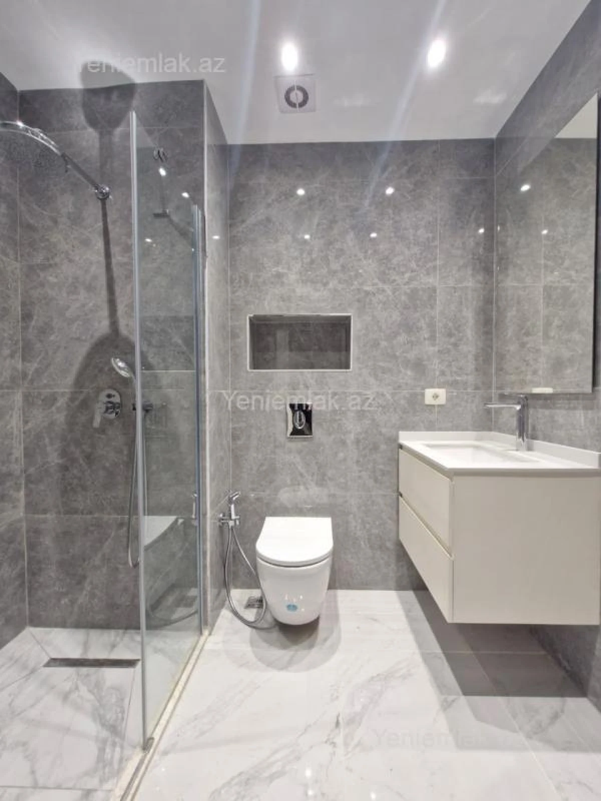 Satılır 2 otaqlı yeni tikili 59 m²