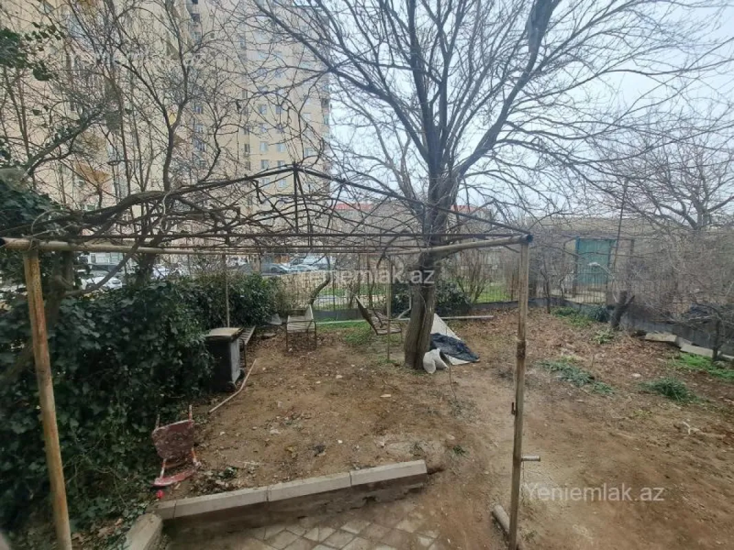 Satılır 5 otaqlı köhnə tikili 120 m²