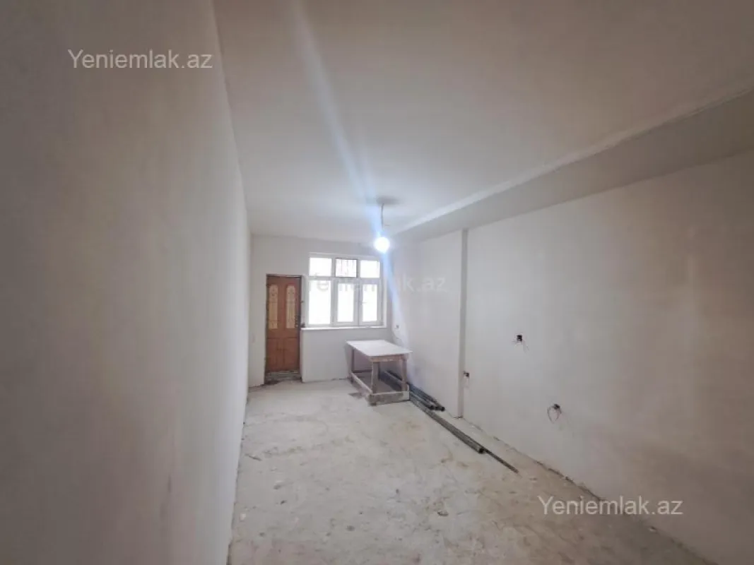 Satılır 5 otaqlı köhnə tikili 120 m²