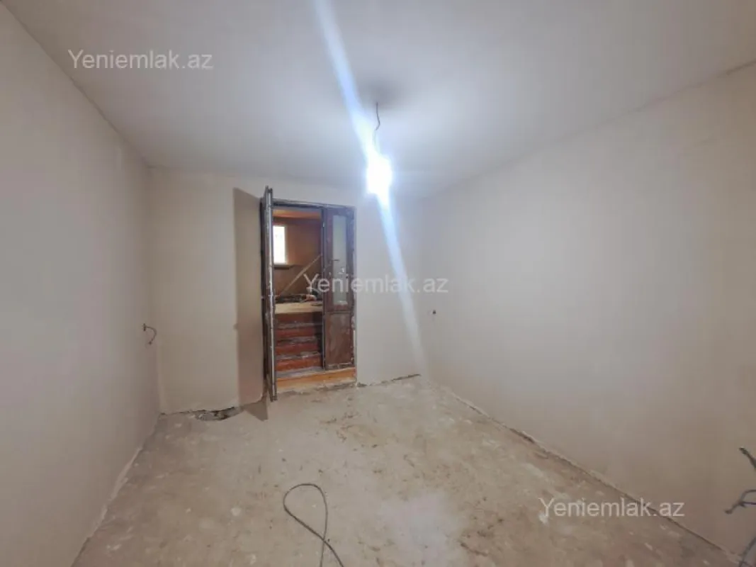 Satılır 5 otaqlı köhnə tikili 120 m²