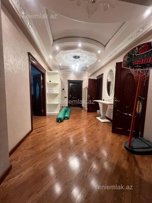 Satılır 3 otaqlı yeni tikili 160 m²