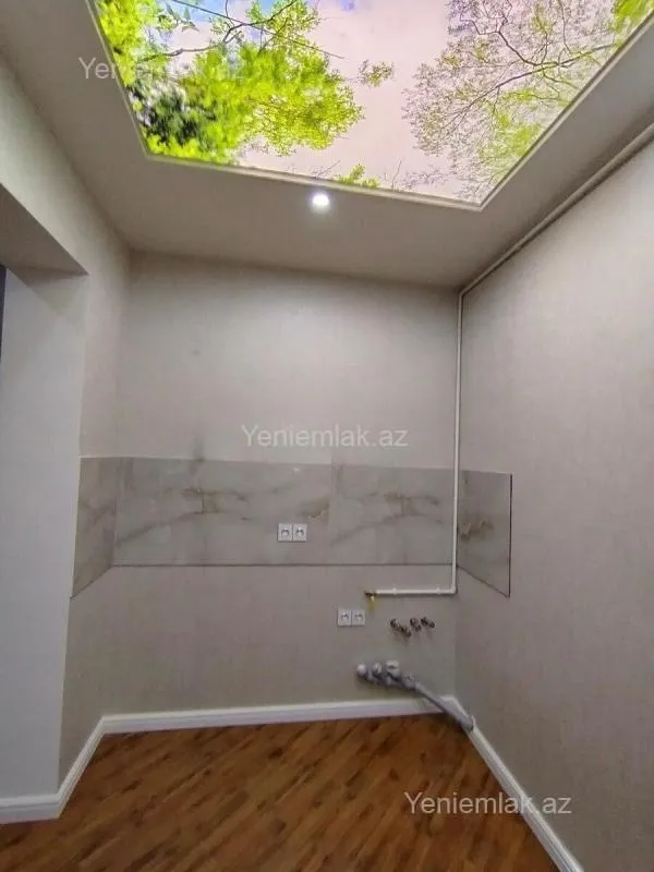 Satılır 2 otaqlı köhnə tikili 65 m²