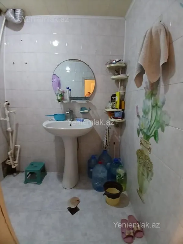 Satılır 2 otaqlı köhnə tikili 55 m²