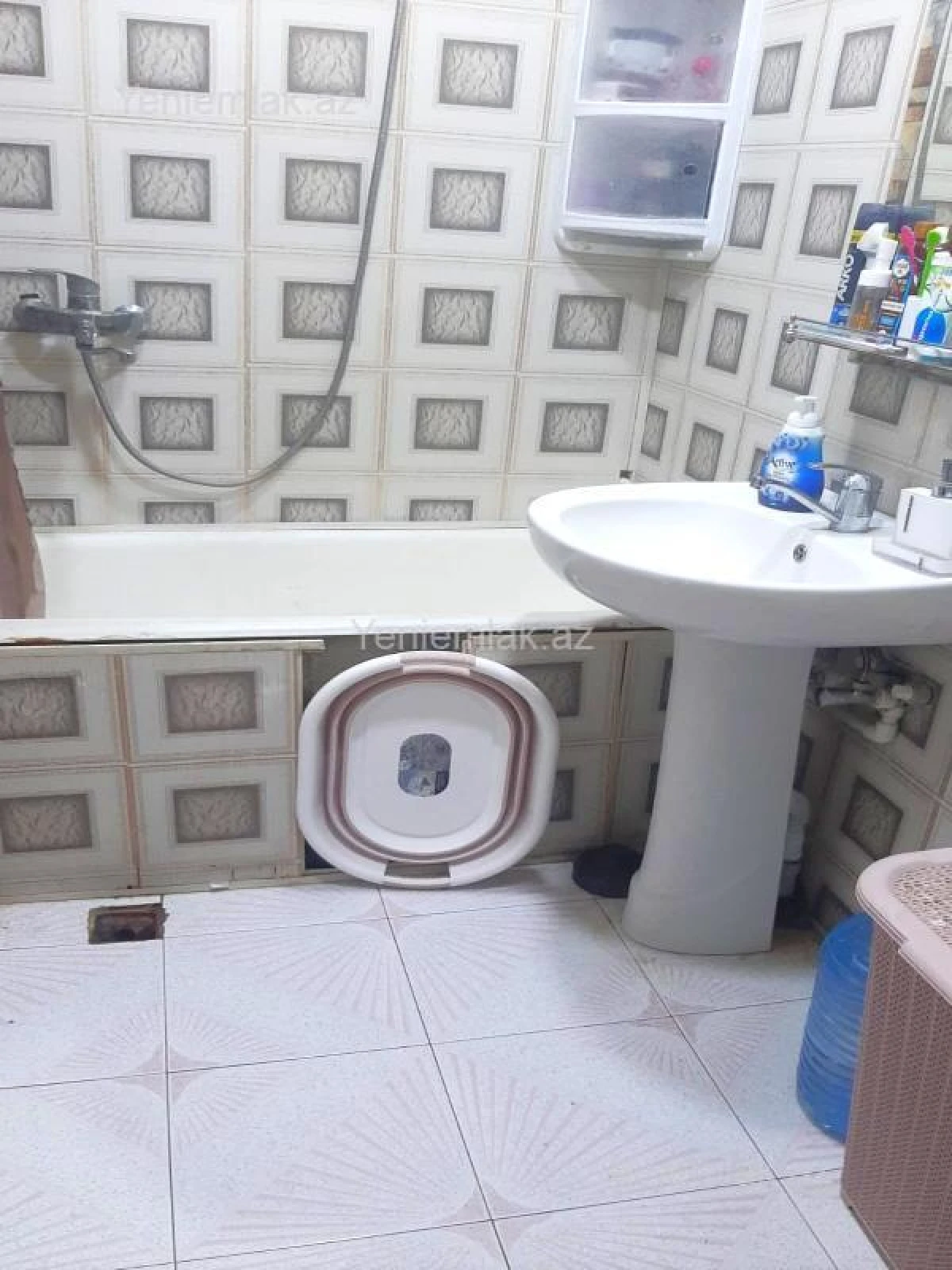 Satılır 4 otaqlı köhnə tikili 120 m²