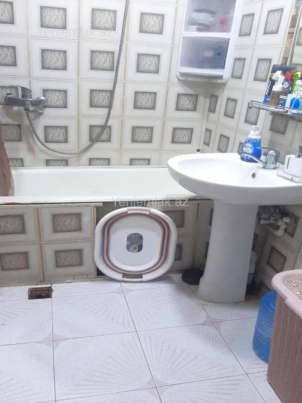 Satılır 4 otaqlı köhnə tikili 120 m²