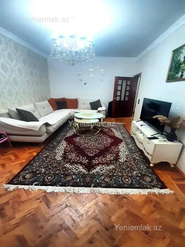 Satılır 4 otaqlı köhnə tikili 120 m²