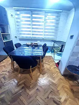 Satılır 4 otaqlı köhnə tikili 120 m²