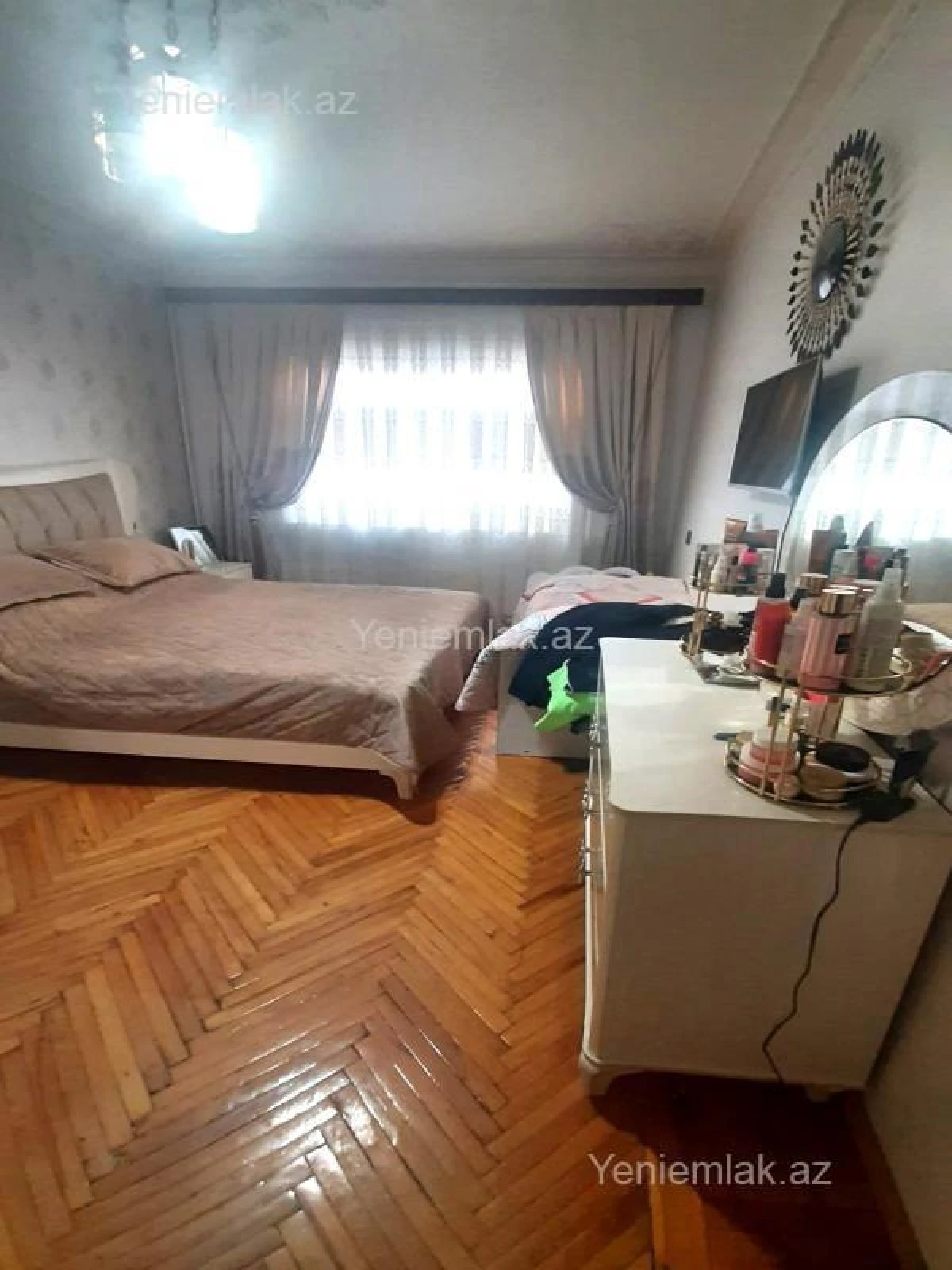 Satılır 4 otaqlı köhnə tikili 120 m²