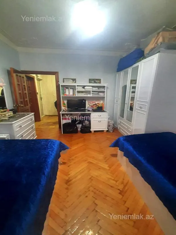 Satılır 4 otaqlı köhnə tikili 120 m²