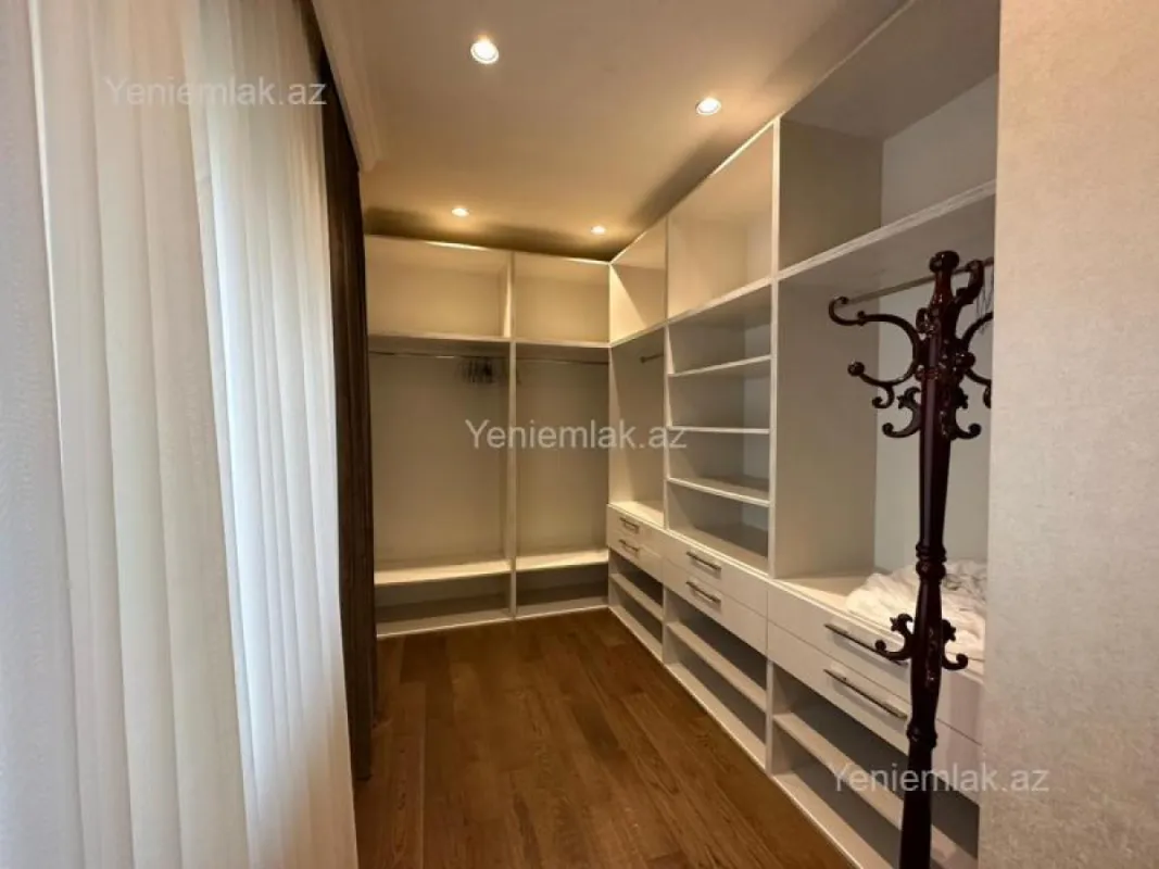 Satılır 7 otaqlı həyət evi 500 m²